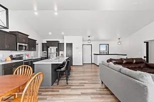 4669 Richard Ln, Green Bay, WI 54313 - Photo 13