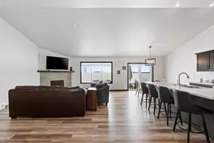 4669 Richard Ln, Green Bay, WI 54313 - Photo 3