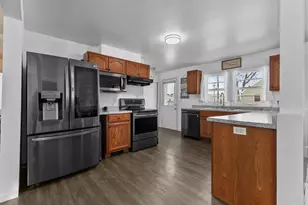 572 Newtols St, Green Bay, WI 54302 - Photo 5