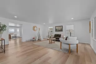 752 Lakecrest Dr, Menasha, WI 54952 - Photo 3