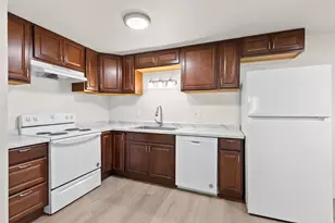 2130 Elm View Dr, Ashwaubenon, WI 54304 - Photo 7