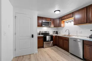 2130 Elm View Dr, Ashwaubenon, WI 54304 - Photo 7