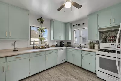 1327 Doty Street, Green Bay, WI 54301 - Photo 11