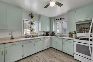 1327 Doty St, Green Bay, WI 54301 - Photo 11