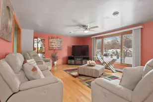 250 Michelle Ct, Green Bay, WI 54302 - Photo 3