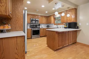 250 Michelle Ct, Green Bay, WI 54302 - Photo 9