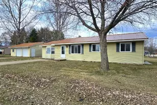 214 Pearl Ave, Shawano, WI 54166 - Photo 1