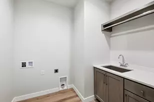 2712 Creekwood Cir, Green Bay, WI 54311 - Photo 23