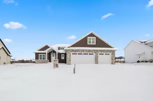 2712 Creekwood Cir, Green Bay, WI 54311 - Photo 1