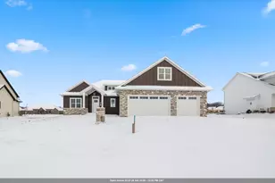 2712 Creekwood Cir, Green Bay, WI 54311 - Photo 1