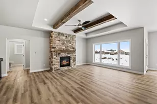 2712 Creekwood Cir, Green Bay, WI 54311 - Photo 9