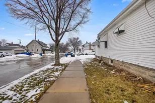356 W 9th Ave, Oshkosh, WI 54902 - Photo 25