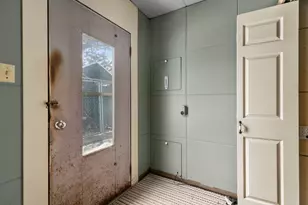 919 W 4th Ave, Oshkosh, WI 54902 - Photo 17