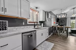 1391 W 18th Ave, Oshkosh, WI 54902 - Photo 7