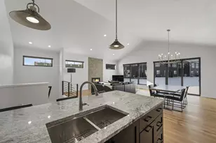 396 Aldon Cir, Green Bay, WI 54304 - Photo 5