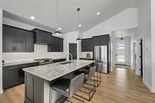 396 Aldon Cir, Green Bay, WI 54304 - Photo 11