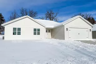 426 Village Ln, Ripon, WI 54971 - Photo 3