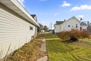 208 Ogden St, Marinette, WI 54143 - Photo 3