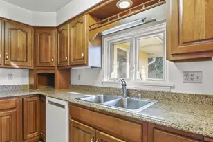 453 Clifden Dr, Madison, WI 53711 - Photo 13