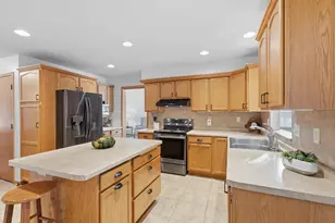 1325 S Westhaven Dr, Oshkosh, WI 54904 - Photo 9