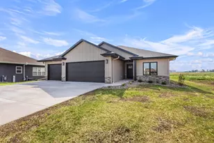 726 Tambour Ct, De Pere, WI 54115 - Photo 3