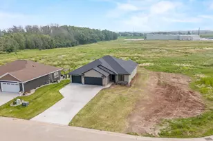 726 Tambour Ct, De Pere, WI 54115 - Photo 49