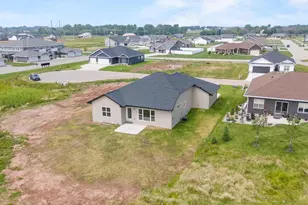 726 Tambour Ct, De Pere, WI 54115 - Photo 51