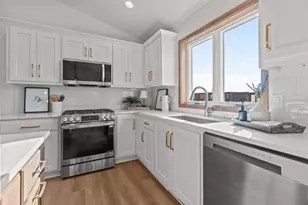 2041 Bear Paw Trail, Kaukauna, WI 54130 - Photo 7