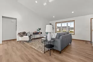 2041 Bear Paw Trail, Kaukauna, WI 54130 - Photo 17