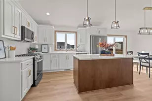 2041 Bear Paw Trail, Kaukauna, WI 54130 - Photo 11