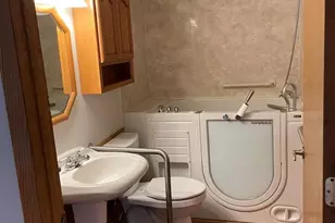 2138 Patty Ln, Green Bay, WI 54304 - Photo 9