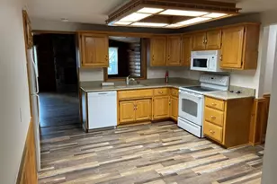 2138 Patty Ln, Green Bay, WI 54304 - Photo 7