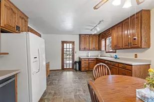 655 Gilmore St, Marinette, WI 54143 - Photo 9