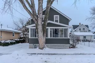 904 W 8th Ave, Oshkosh, WI 54902 - Photo 1