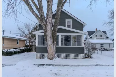 904 W 8th Avenue, Oshkosh, WI 54902 - Photo 1