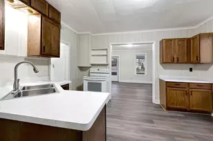 904 W 8th Ave, Oshkosh, WI 54902 - Photo 7