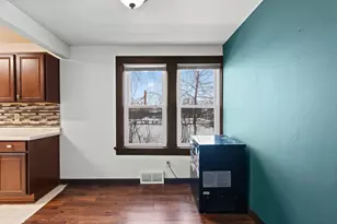 821 School Pl, Green Bay, WI 54303 - Photo 9