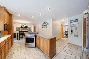 2985 Pine Ridge Rd, Oshkosh, WI 54904 - Photo 13