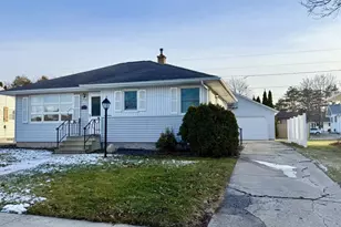 292 18th St, Fond du Lac, WI 54935 - Photo 1