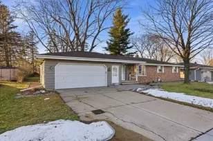 533 Carol Lynn Dr, Little Chute, WI 54140 - Photo 3