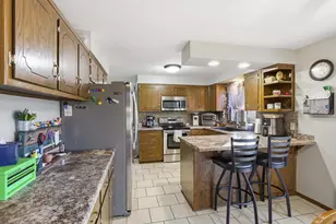 533 Carol Lynn Dr, Little Chute, WI 54140 - Photo 9