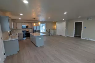 119 E Harrison St, Appleton, WI 54915 - Photo 3