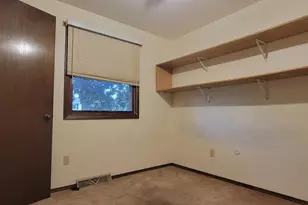 517 Menlo Park Rd, Green Bay, WI 54302 - Photo 9