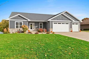 3442 Leeds Castle Dr, Green Bay, WI 54313 - Photo 3