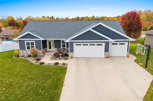 3442 Leeds Castle Dr, Green Bay, WI 54313 - Photo 7