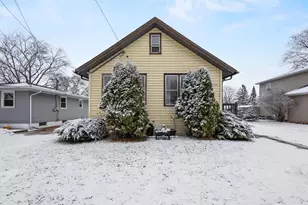 2206 Ashland St, Oshkosh, WI 54901 - Photo 1