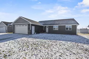 3393 E Rubyred Dr, Appleton, WI 54913 - Photo 3