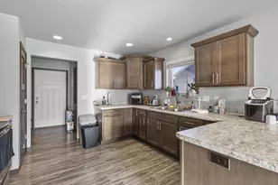 3393 E Rubyred Dr, Appleton, WI 54913 - Photo 15