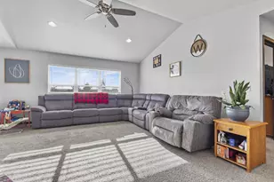 3393 E Rubyred Dr, Appleton, WI 54913 - Photo 9