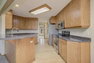 1690 Gateway Meadows Ln, Neenah, WI 54956 - Photo 3